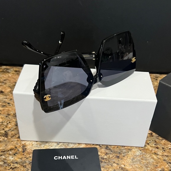 New CHANEL Elegant Auth.Black Sunglasses all accessories included - Picture 5 of 13